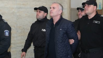 Джейхан Ибрямов излиза от килията и се заклева като депутат?