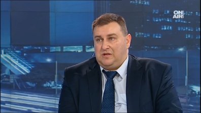 Корнелия Нинова е притеснена от успеха на "Борисов 3", смята евродепутат