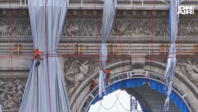 Разопаковат Триумфалната арка в Париж
