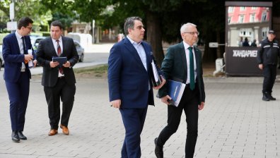 Йотова отговаря утре на ПП ще наложи ли вето на Бюджет 2026