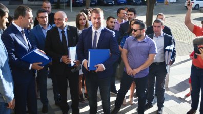 Традицията е спазена: ГЕРБ се регистрира в ЦИК с 9 999 подписа