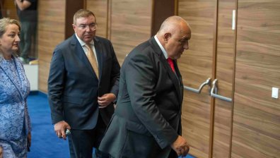 Нов сезон - нов вот на недоверие: Ще падне ли правителството?