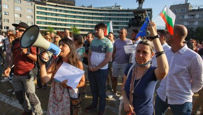 "Мафията вън" пред НС: Блокираха жълтите павета в подкрепа на Минчев и Петков