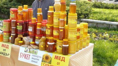 Пчелари: Цената на меда падна с близо 50%