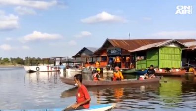 Кораб в Индонезия се преобърна заради селфи, седем души са загинали