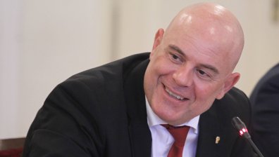 Гешев говори за снимките от спалнята на Борисов, скандал на заседанието на Антикорупционната комисия