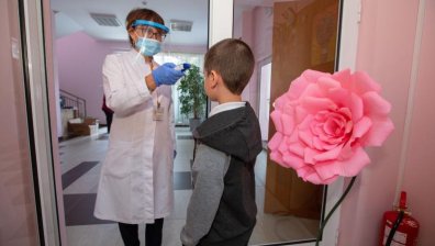 Предложение: По една минимална заплата на родители, ако затворят училища и градини