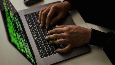 Полша обяви, че е жертва на контролирана от Русия хакерска атака
