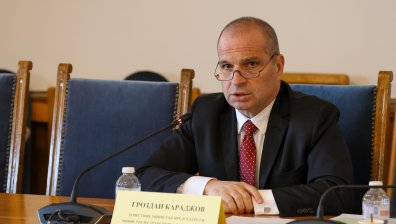 Транспортният министър: ТИР-овете карат с превишена скорост и не спират за почивки