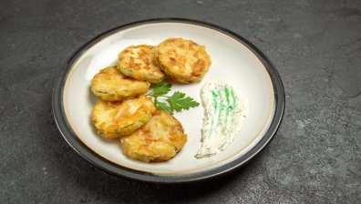 Рецепта от тефтера на баба: Пържени тиквички с чеснов сос