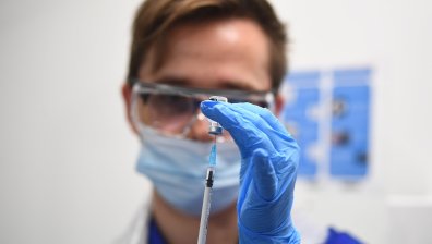 По 200 000 души на ден се имунизират във Великобритания