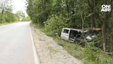Училищен автобус се удари в дърво в Монтанско, ранени са деца