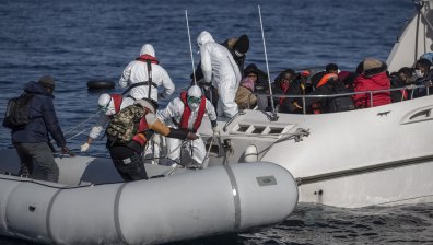 41 мигранти са загинали при потъване на лодката им край бреговете на Тунис