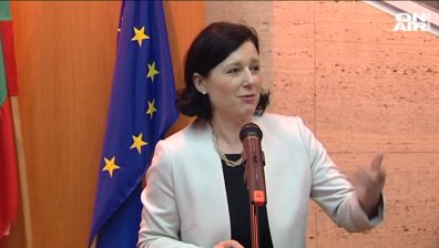 Ефективни присъди за политиците, уличени в корупция, иска ЕК от България