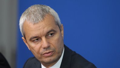 Костадинов настоява КС да излезе с решение по казуса с референдума за лева