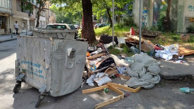 Кофите за смет в София са затрупани с мебели, строителни боклуци...