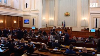 ГЕРБ ограничават машинното гласуване &ndash; депутатите в скандал