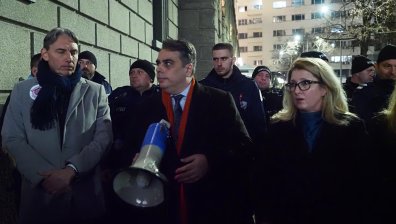 Масов протест в центъра на София: На площада са политици, актьори, работодатели... (СНИМКИ)