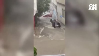 Поройни дъждове наводниха десетки къщи в Горна Оряховица, в Ямбол се е образувал смерч