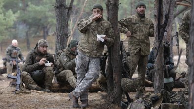 Украйна променя законите си, за да мобилизира още 400 000 войници