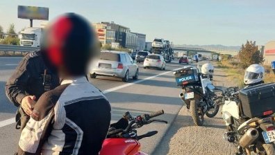 СДВР спря от движение 12 автомобила и два мотоциклета, взе 21 шофьорски книжки за три дни