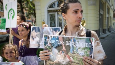 Веганите погнаха мюсюлманите: Протест срещу Курбан Байрам