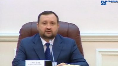 Арбузов успокоява инвеститорите в Украйна