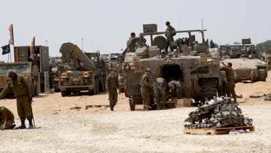 Израелските военни атакуваха десетки обекти на "Хизбула"
