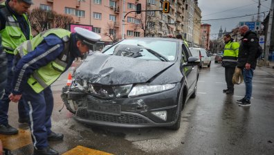 14 ранени при 12 тежки катастрофи в поредната война по пътищата