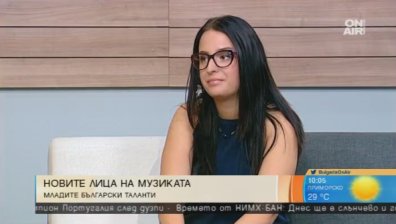 Музикалната сцена посрещна Алекс Крумова с дебютната ѝ песен "Случайни в дъжда"