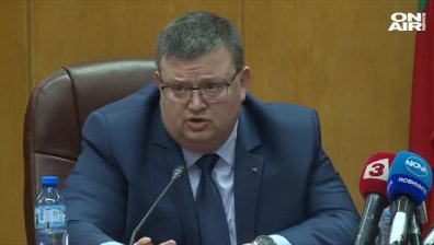 Сериозни нарушения на повече от половината пешеходни пътеки в страната