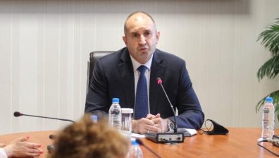 Радев: България спешно трябва да търси устойчиви решения в енергетиката