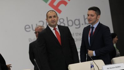 Румен Радев остава политикът с най-висок рейтинг у нас