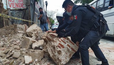 Земетресение с магнитуд от 7.4 по Рихтер удари Мексико (видео)