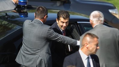 Свалиха охраната на Кирил Петков, нямало опасност за живота му