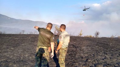Армията се включи в потушаването на големите пожари в страната