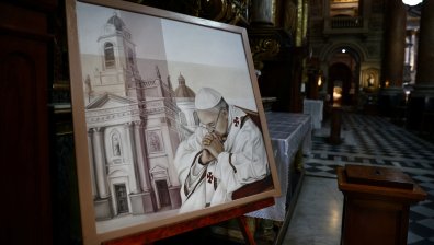 Има висок риск състоянието на папа Франциск да се влоши, остава в болница