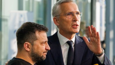 Столтенберг: НАТО няма да изпраща войски в Украйна, украинците искат друго