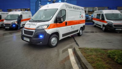 Двама младежи са с опасност за живота след катастрофа край Оризари