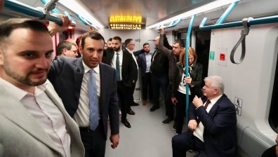 Столичното метро има нови станции: Официални лица с тестово пътуване (СНИМКИ)