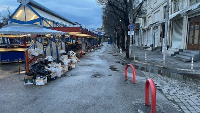 На Женския пазар в София - боклуци, отпадъци, незаконен паркинг