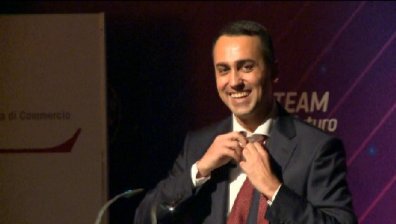 Tрус в Италия: Лидерът на движение "5 звезди" подаде оставка