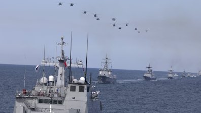 Южна Корея демонстрира военната си мощ по вода (СНИМКИ)