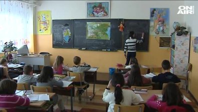 Правителството реши: 250 лв. еднократна помощ ще получат първокласниците