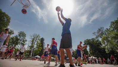 Маратон за кучета в София предизвика столичани да спортуват