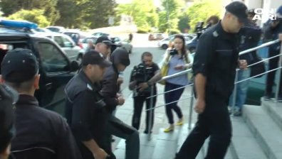 Обвиненият за убийството на 11-годишната Никол застана пред съда в Бургас