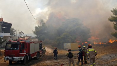 Евакуират хиляди французи заради голям горски пожар край Сен Тропе