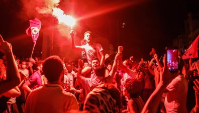 Политическа криза в Тунис: Многохилядните демонстрации заради Ковид-19