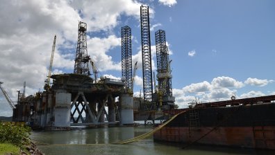 Цената на петрола тръгна нагоре, превиши символичния праг от $61