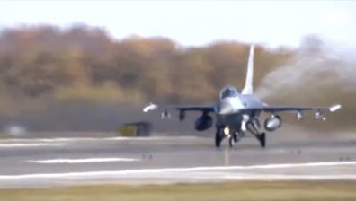 Общински съветник иска да развали сделката за F-16